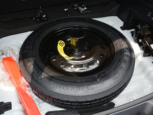 2016款2.0L 自动两驱版DLX 备胎