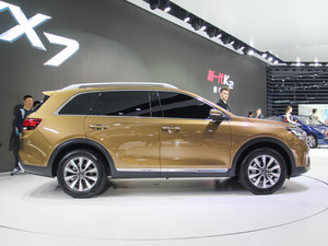 2017款2.0L T-GDI 自动四驱LUX 整体外观