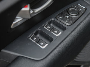 2017款2.0L GDI 自动两驱Smart 主驾车窗控制区	