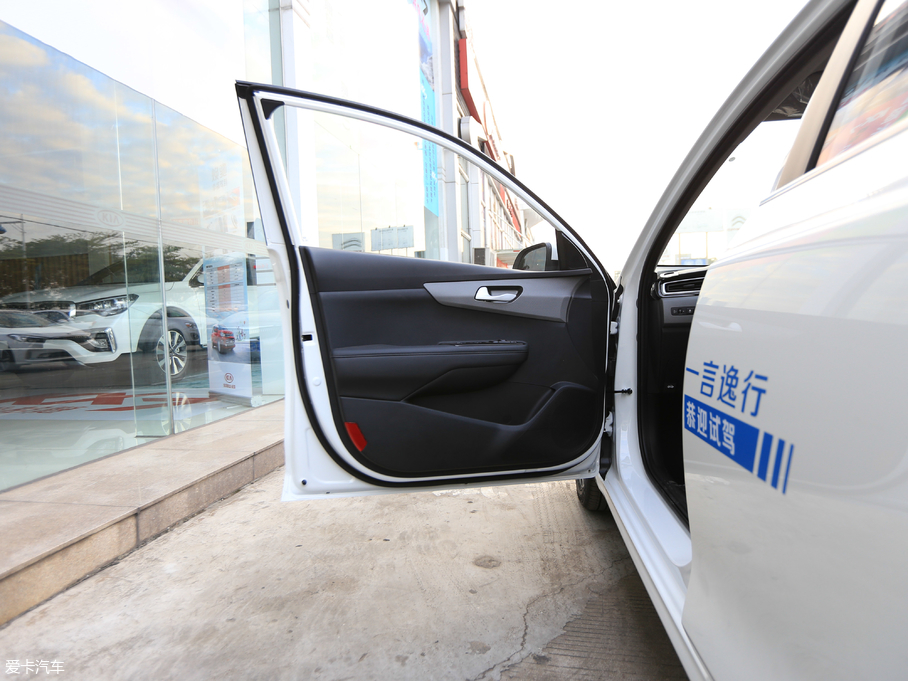 2018 1.6L ԄValue-Connect