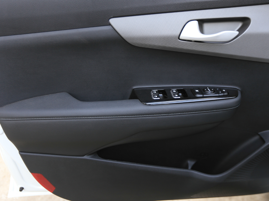 2018 1.6L ԄValue-Connect