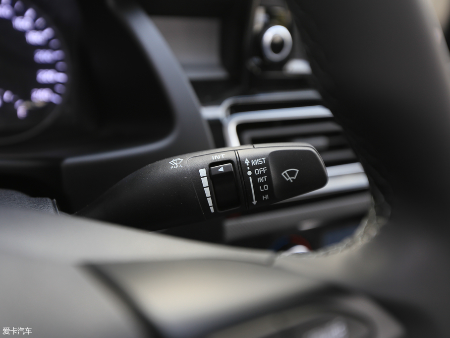 2018 1.6L ԄValue-Connect