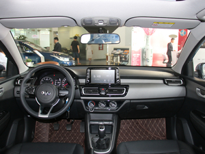 2018款1.6L 手动Value 内饰全景