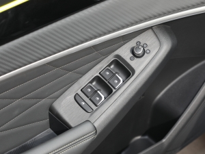 2021Ͱ  Ӱ {܇ƅ^(q)	