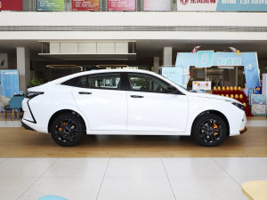 2023款马赫版 1.5L 自动荣耀版 正侧（右）