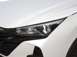 2023款马赫版 1.5L 自动荣耀版 大灯