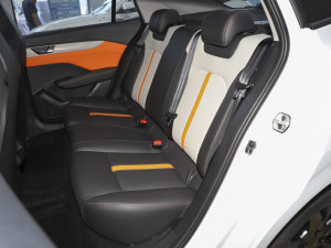 2023款马赫版 1.5L 自动荣耀版 后排座椅
