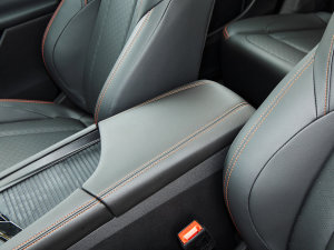 2023款马赫版 1.5T DCT DF31 中央扶手箱