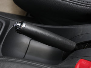 2011款1.6L 手动尊贵版 驻车制动器
