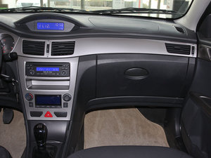 2011款1.6L 手动尊贵版 中控区