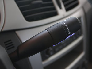 2011款1.6L 手动尊贵版 中控区