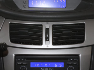 2011款1.6L 手动尊贵版 空调出风口