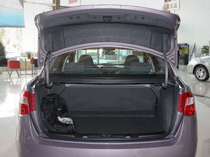 2011款1.6L 手动尊雅版 空间座椅