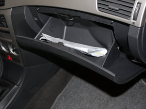 2011款1.6L 手动尊雅版 空间座椅