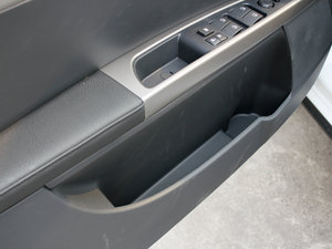 2011款1.6L 手动尊逸版 空间座椅