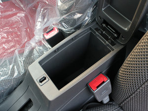 2011款1.6L 手动尊逸版 空间座椅