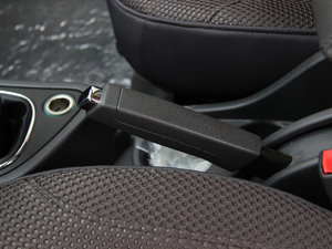 2012款1.6L 手动尊逸版 驻车制动器