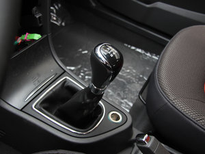 2012款1.6L 手动尊逸版 换挡杆