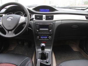 2012款1.6L 手动尊逸版 中控台