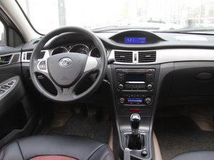 2012款1.6L 手动尊逸版 中控区