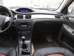 2012款1.6L 手动尊逸版 中控区