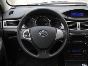2012款1.6L 手动尊逸版 方向盘
