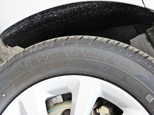 2013款1.6L 手动尊雅版 轮胎品牌
