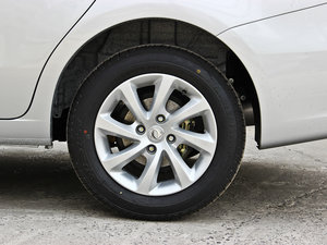 2013款1.6L 手动尊雅版 细节外观