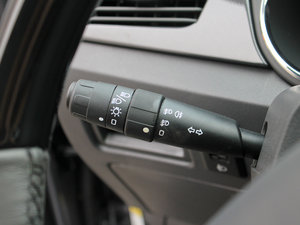 2013款1.6L 手动尊逸版 中控区