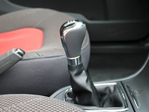 2013款1.6L 手动尊逸版 中控区