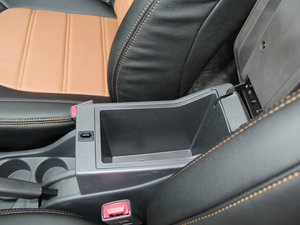 2014款1.5L 手动感恩版 空间座椅
