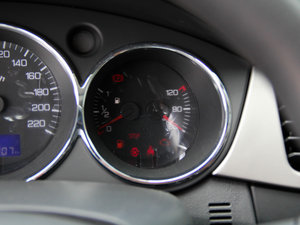 2014款1.5L 手动感恩版 中控区