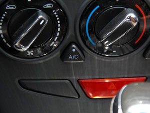 2014{ 1.5L Ԅ п؅^