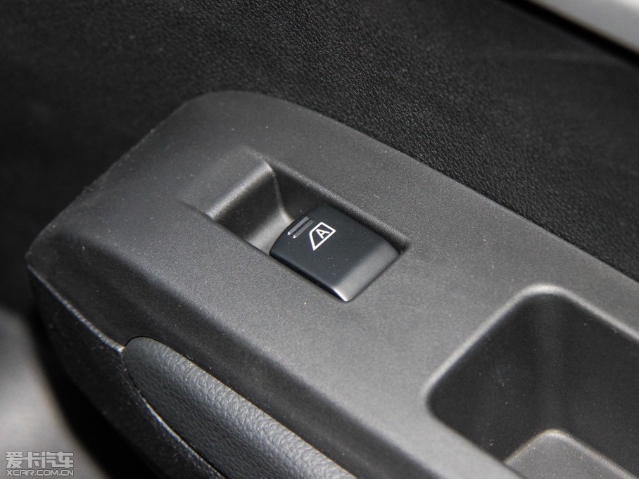 2015|L(fng)L(fng)AX7 2.0L Ԅ(dng)