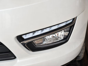 2015款1.8L 手动新享型 前雾灯