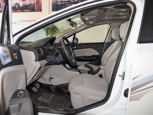 2015款1.8L 手动新享型 前排空间