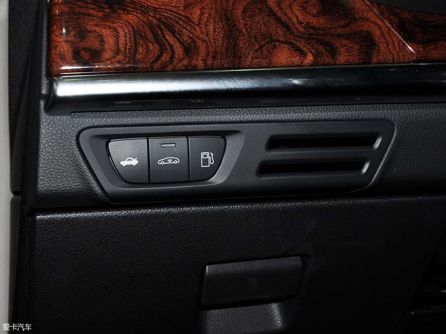 2016��|�LA9 1.8T �Ԅ����F��