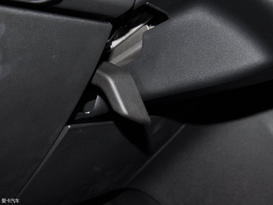 2016��|�LA9 1.8T �Ԅ����F��