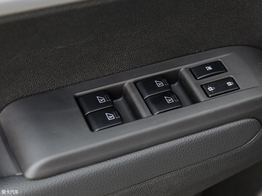 2016|L(fng)L(fng)AX7 2.0L Ԅ(dng)S