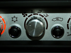 2011款1.8L R 标准版 中控区