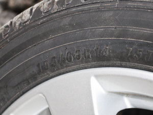 2009款1.0L 手动豪华版 轮胎尺寸