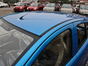 2009款1.0L 手动豪华版 车顶