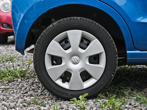 2009款1.0L 手动舒适版 轮圈