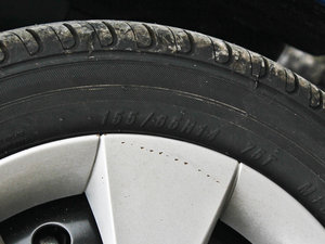 2009款1.0L 手动舒适版 轮胎尺寸