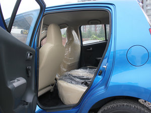 2009款1.0L 手动舒适版 后排空间