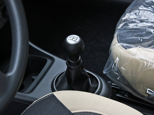 2009款1.0L 手动舒适版 换挡杆