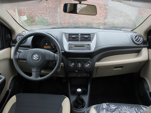 2009款1.0L 手动舒适版 内饰全景