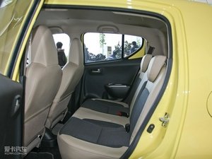 2009款1.0L 自动豪华版 后排空间