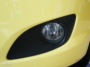 2009款1.0L 自动豪华版 前雾灯