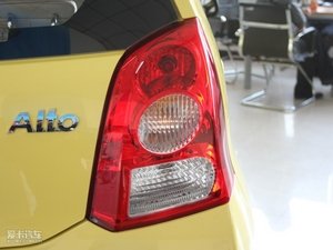 2009款1.0L 自动豪华版 尾灯